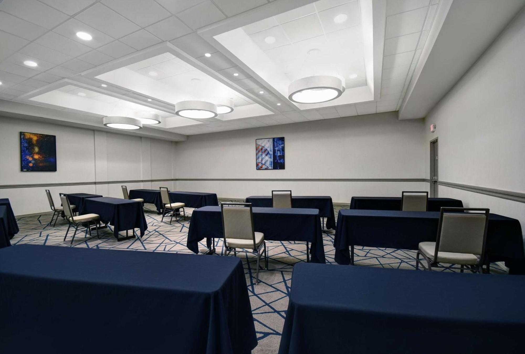 Embassy Suites By Hilton Detroit - Livonia/Novi Exterior photo