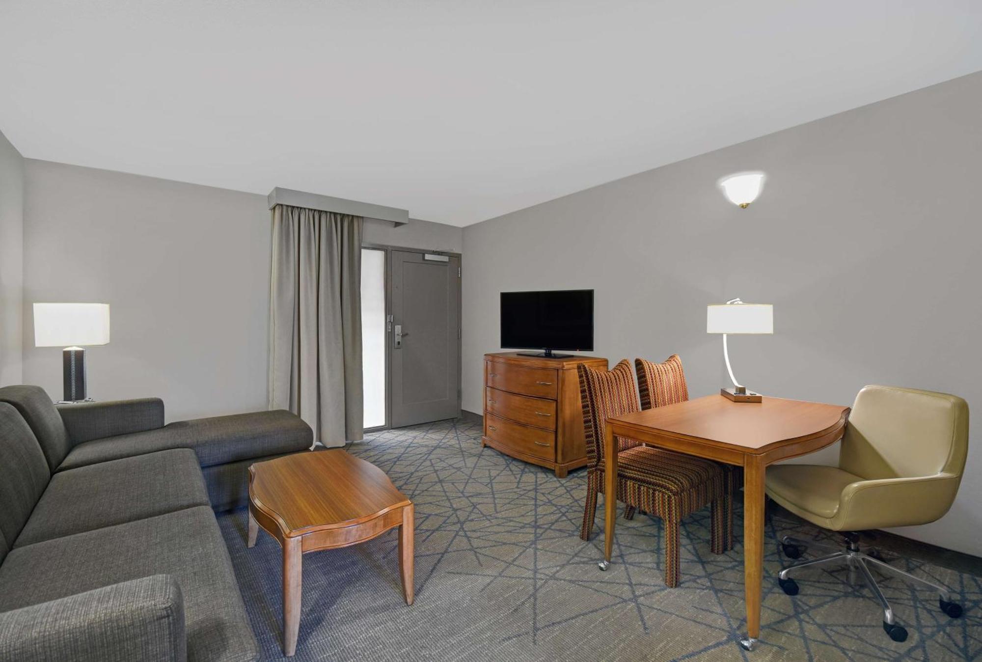 Embassy Suites By Hilton Detroit - Livonia/Novi Exterior photo