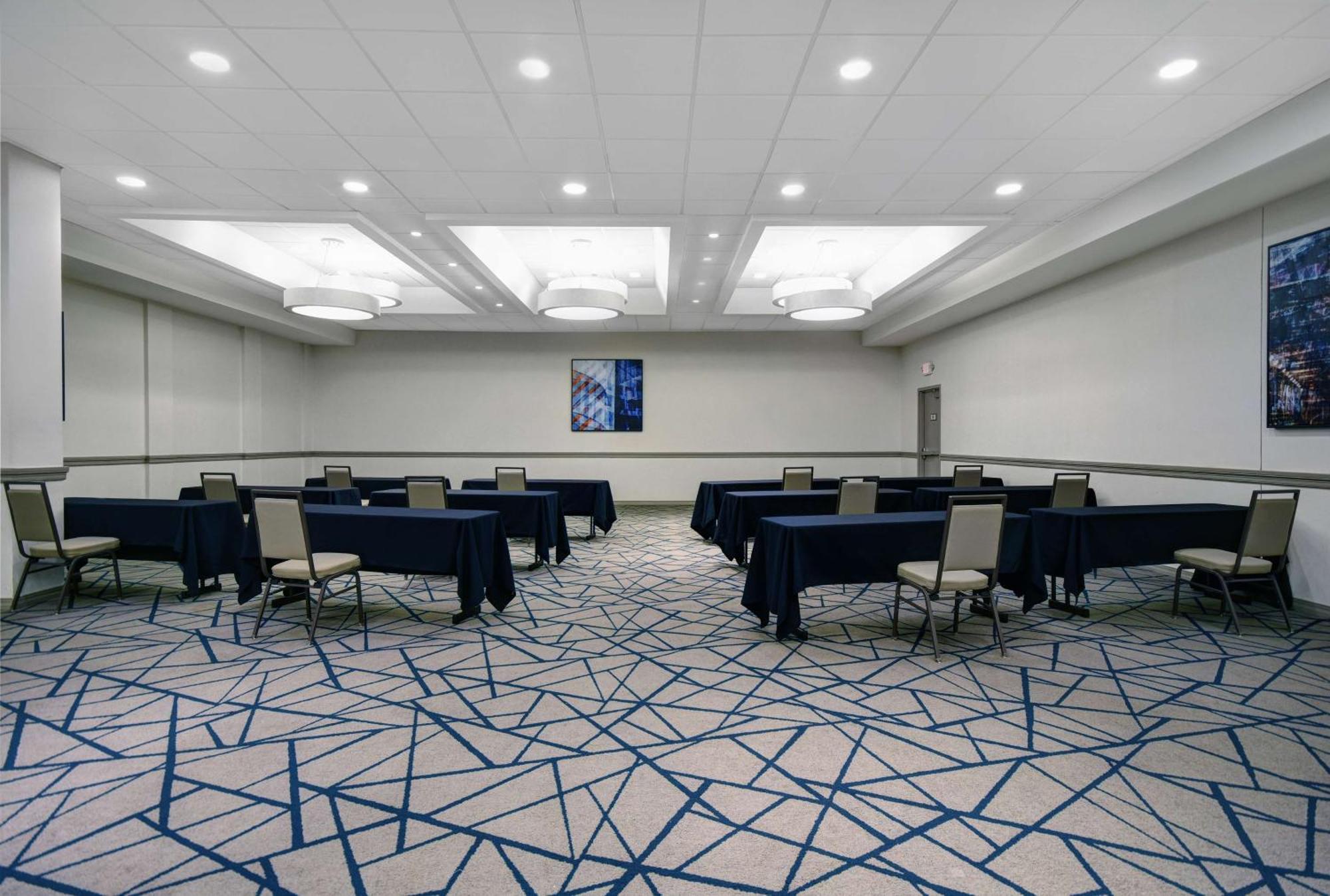 Embassy Suites By Hilton Detroit - Livonia/Novi Exterior photo